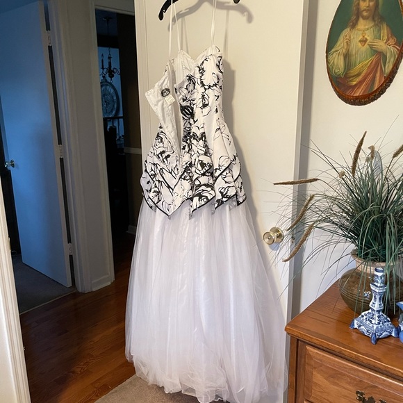 Prom dress - Picture 2 of 8